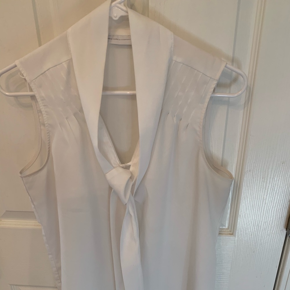NY & COMPANY white blouse with neck tie